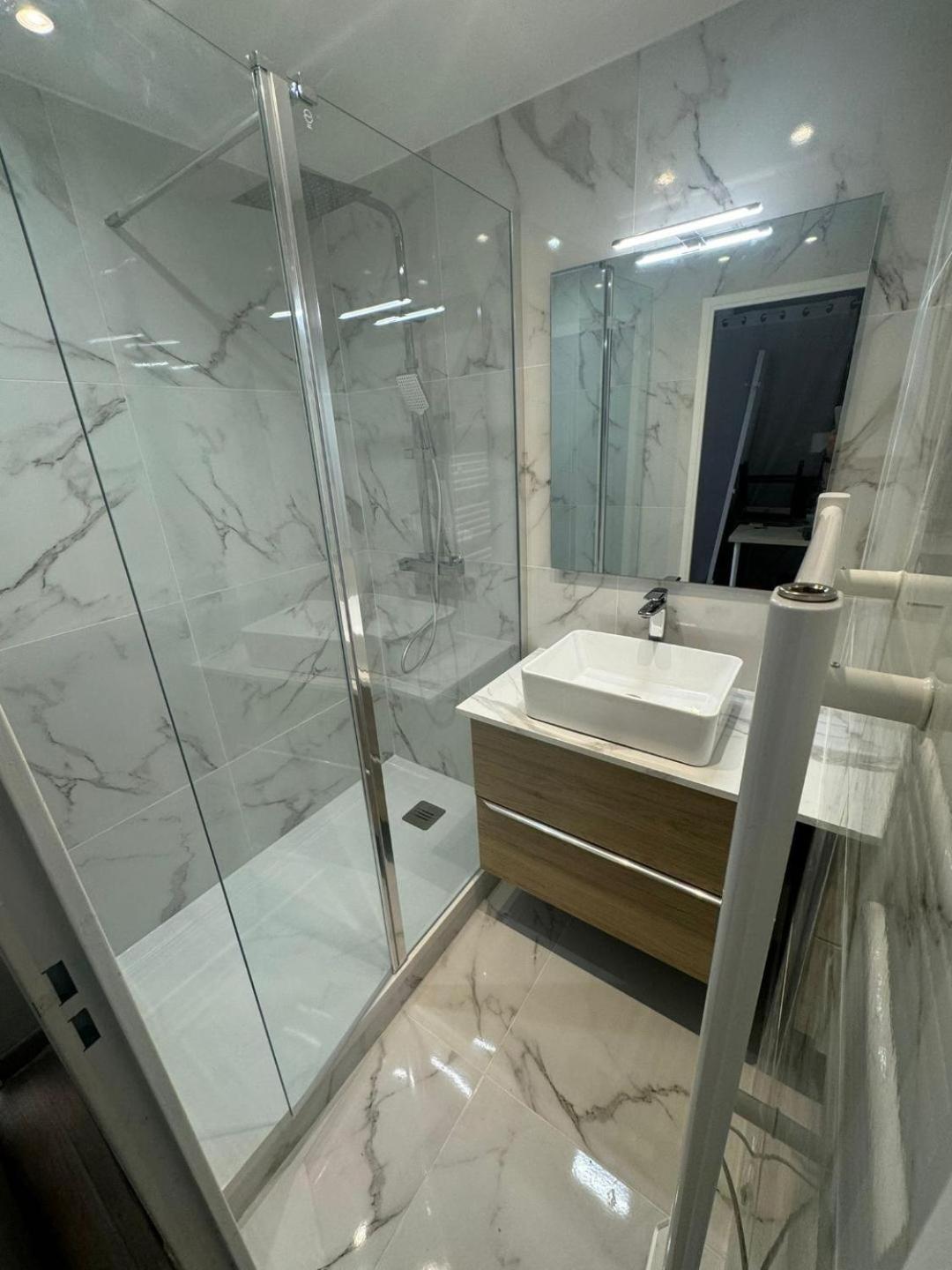 Appartement 2 Pieces En Etage Eleve, Centre-Ville Au Calme, Petite Vue Mer Ницца Экстерьер фото